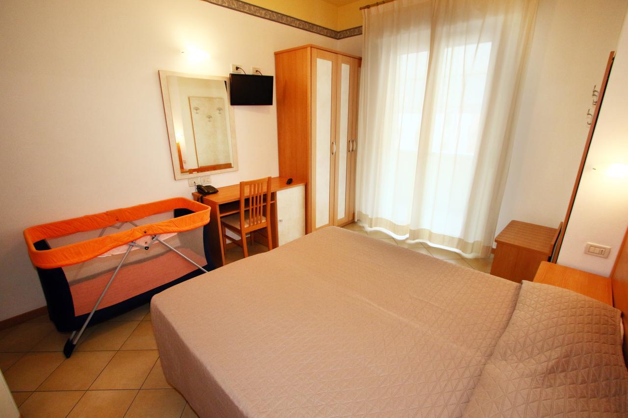 Standard Double or Twin Room,669760056:JPEG