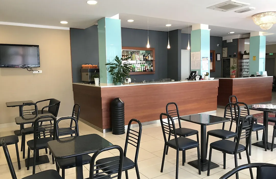 Hotel Boom-1
