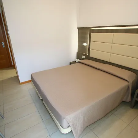Hotel Boom-3